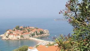 Отдых в Свети Стефан в Черногории: отели, пляж, цены